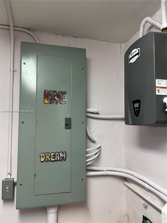 Activo con contrato: $569,000 (5 camas, 4 baños, 1347 Pies cuadrados)