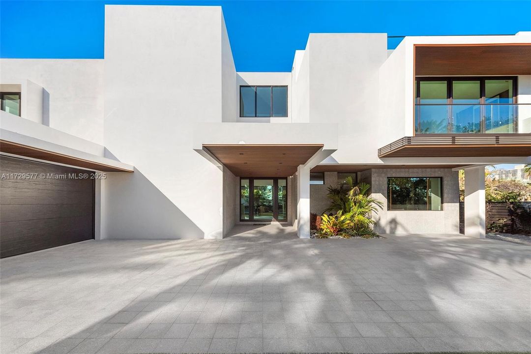 For Sale: $14,950,000 (6 beds, 7 baths, 7657 Square Feet)