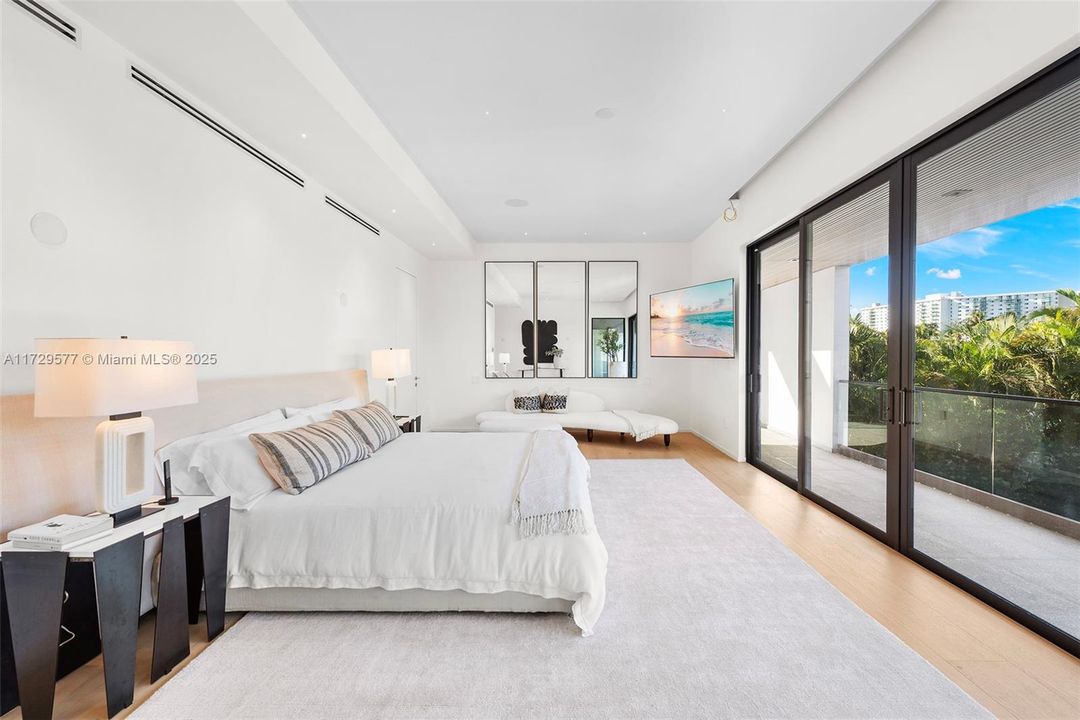 For Sale: $14,950,000 (6 beds, 7 baths, 7657 Square Feet)