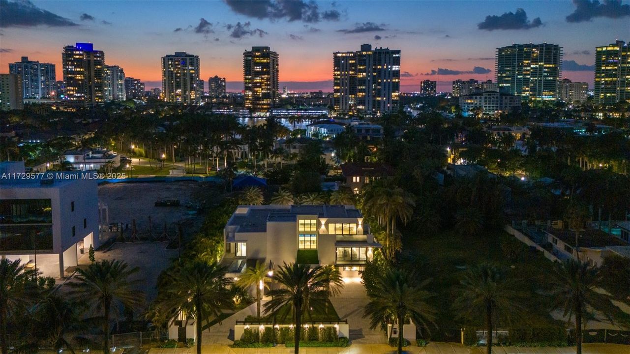 For Sale: $14,950,000 (6 beds, 7 baths, 7657 Square Feet)