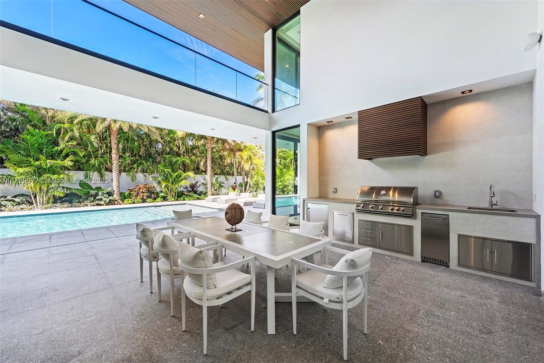 For Sale: $14,950,000 (6 beds, 7 baths, 7657 Square Feet)