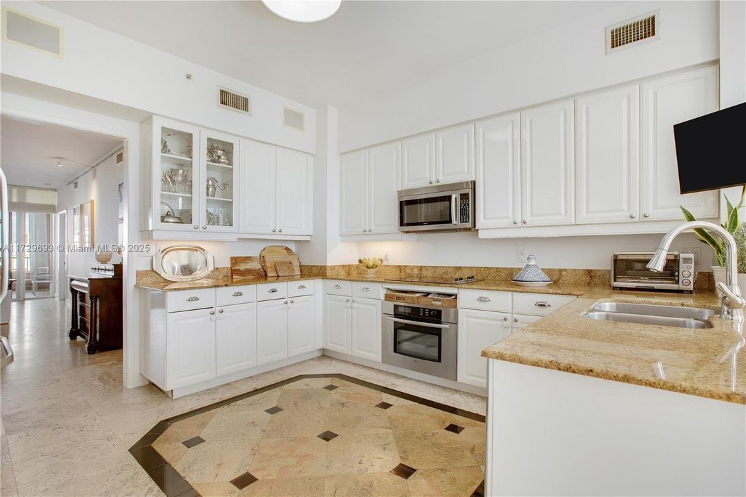 Vendido Recientemente: $2,270,000 (2 camas, 2 baños, 2060 Pies cuadrados)