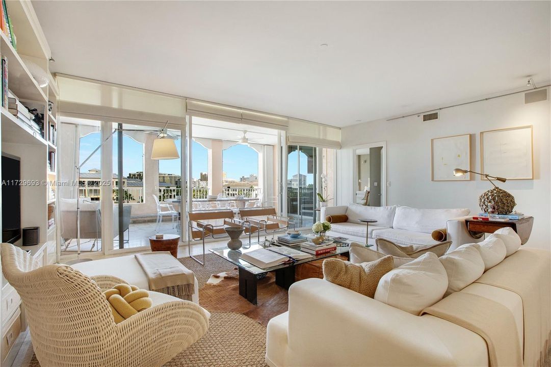 Vendido Recientemente: $2,270,000 (2 camas, 2 baños, 2060 Pies cuadrados)