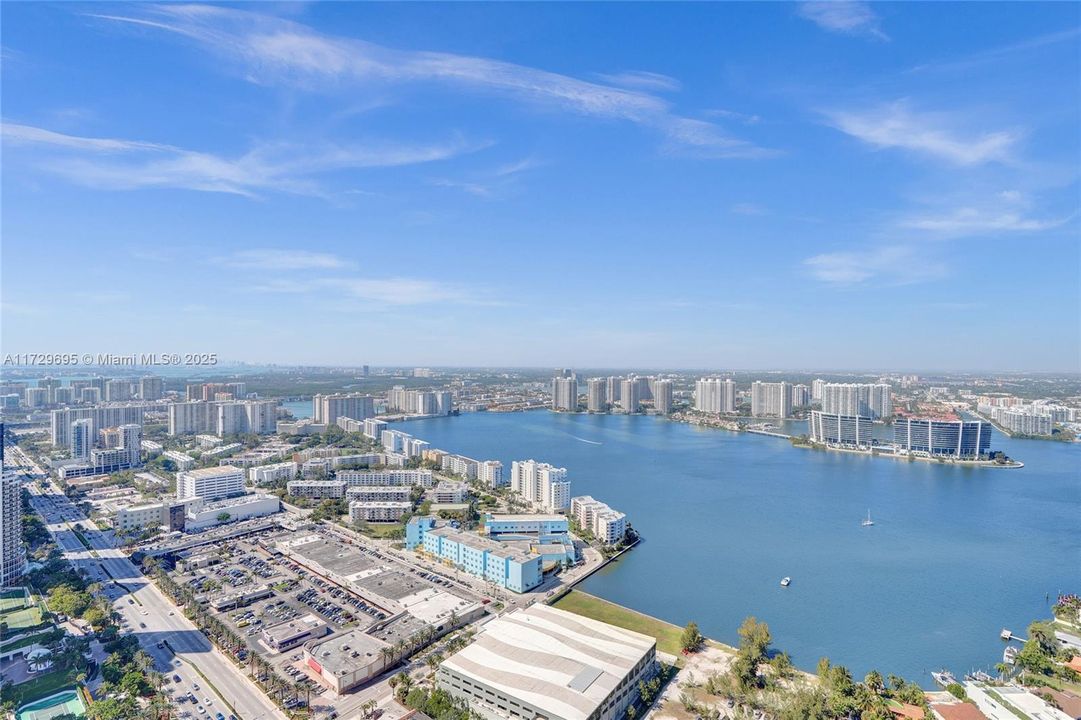 На продажу: $7,599,000 (4 спален, 5 ванн, 3252 Квадратных фут)