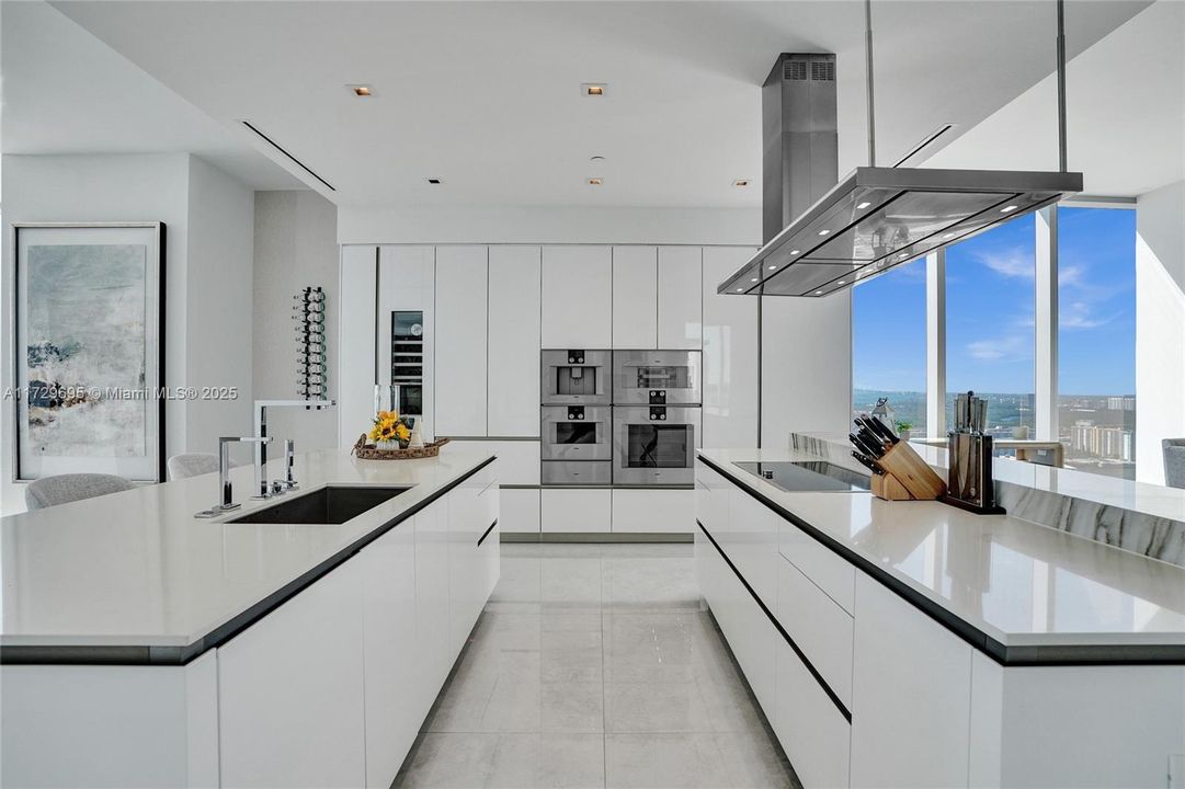 На продажу: $7,599,000 (4 спален, 5 ванн, 3252 Квадратных фут)