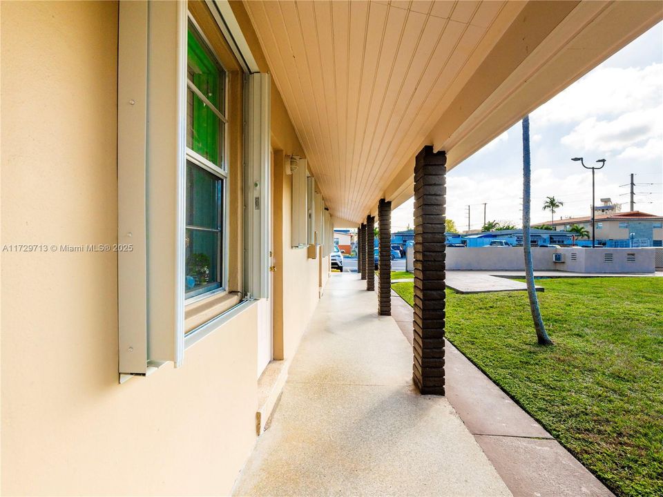 最近售出: $2,999,000 (0 贝兹, 0 浴室, 6729 平方英尺)