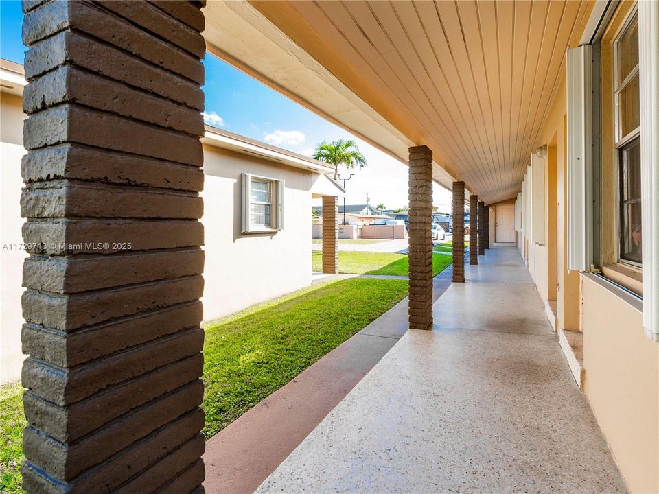 最近售出: $2,999,000 (0 贝兹, 0 浴室, 6729 平方英尺)