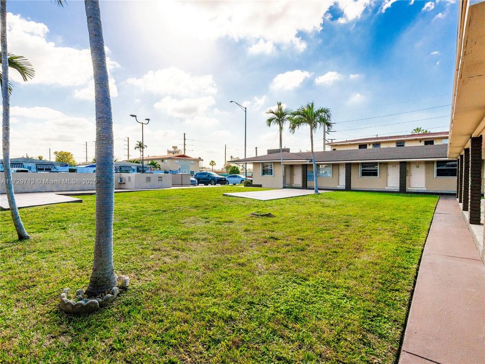 最近售出: $2,999,000 (0 贝兹, 0 浴室, 6729 平方英尺)