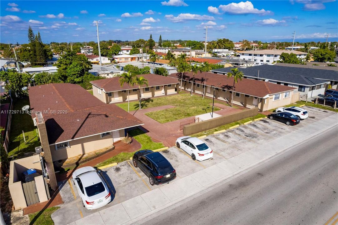 最近售出: $2,999,000 (0 贝兹, 0 浴室, 6729 平方英尺)