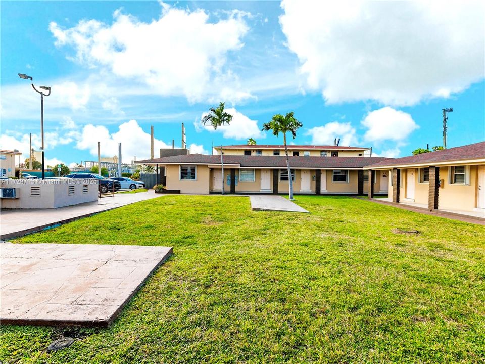 最近售出: $2,999,000 (0 贝兹, 0 浴室, 6729 平方英尺)