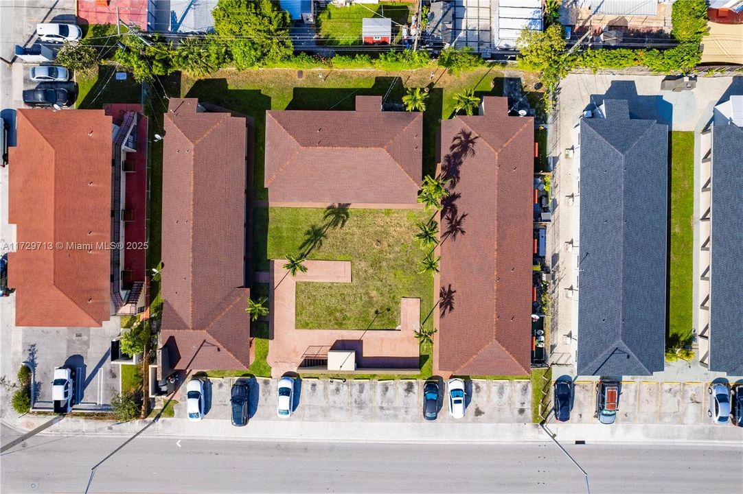 最近售出: $2,999,000 (0 贝兹, 0 浴室, 6729 平方英尺)