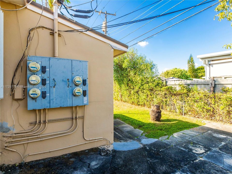 最近售出: $2,999,000 (0 贝兹, 0 浴室, 6729 平方英尺)