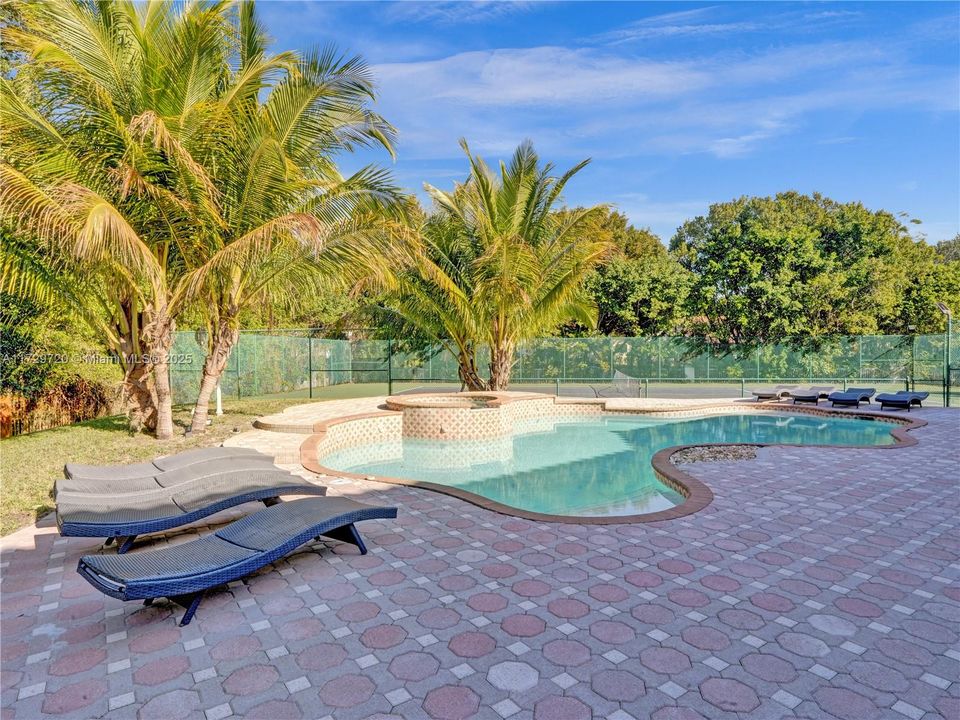 For Sale: $5,179,000 (6 beds, 6 baths, 7488 Square Feet)