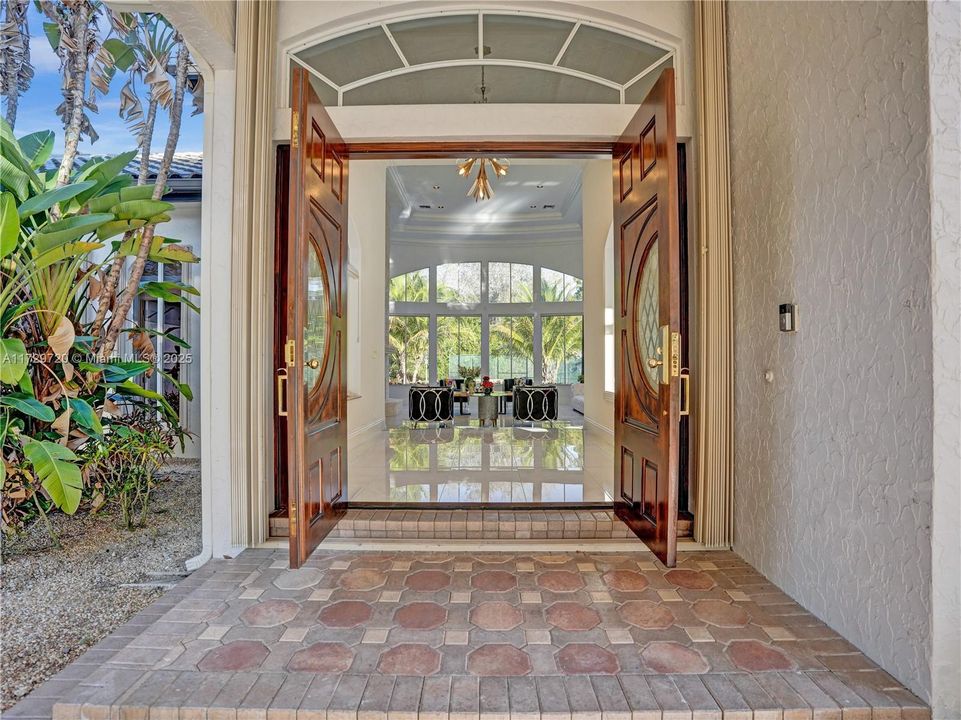 For Sale: $5,179,000 (6 beds, 6 baths, 7488 Square Feet)