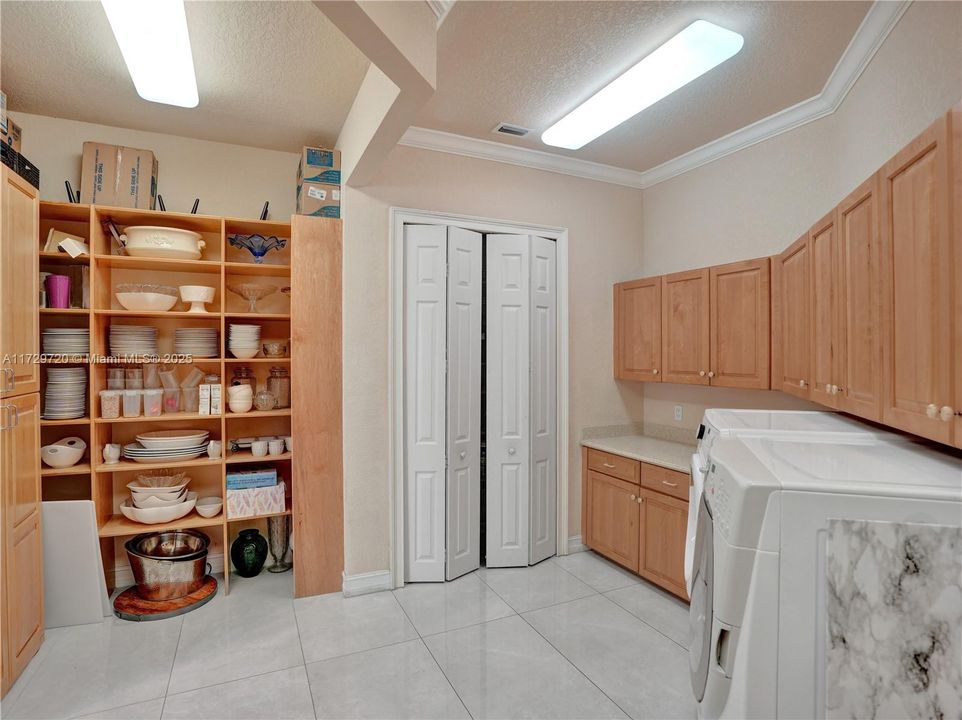 For Sale: $5,179,000 (6 beds, 6 baths, 7488 Square Feet)