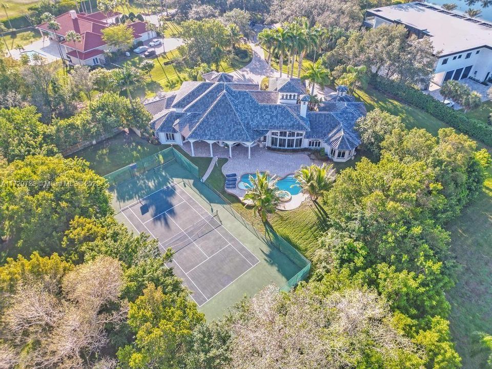For Sale: $5,179,000 (6 beds, 6 baths, 7488 Square Feet)