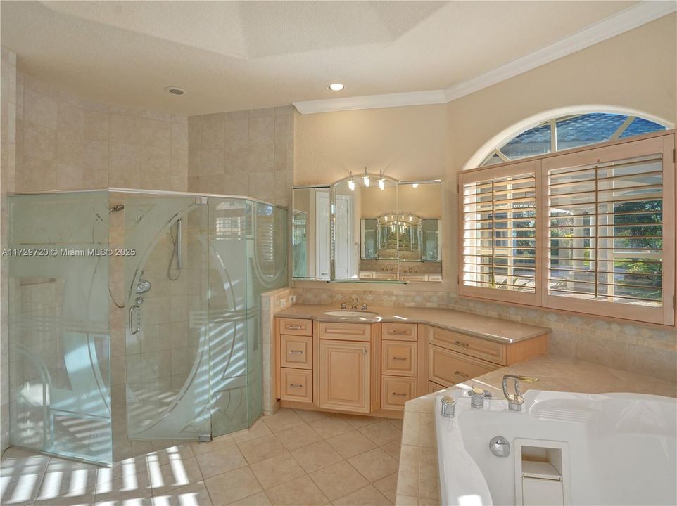 For Sale: $5,179,000 (6 beds, 6 baths, 7488 Square Feet)