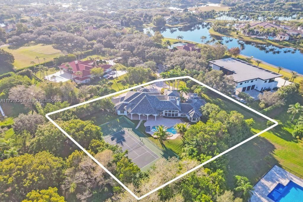 For Sale: $5,179,000 (6 beds, 6 baths, 7488 Square Feet)