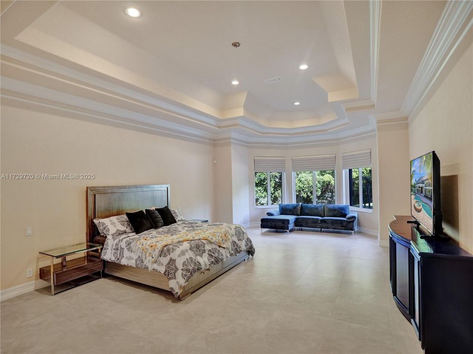 For Sale: $5,179,000 (6 beds, 6 baths, 7488 Square Feet)
