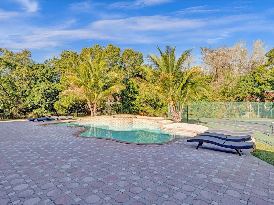 For Sale: $5,179,000 (6 beds, 6 baths, 7488 Square Feet)