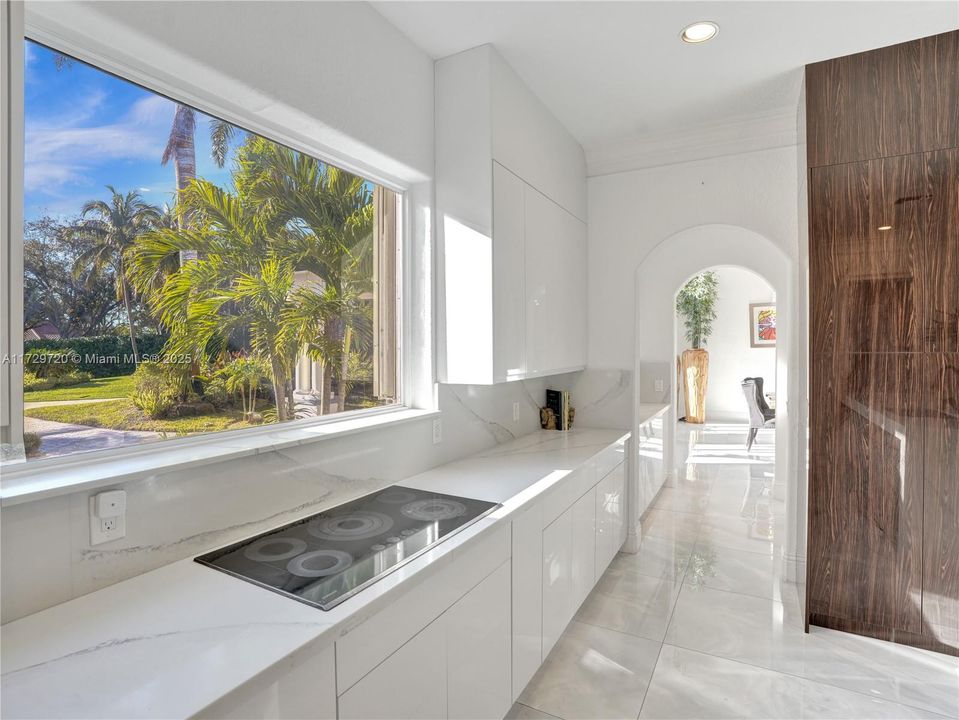 For Sale: $5,179,000 (6 beds, 6 baths, 7488 Square Feet)