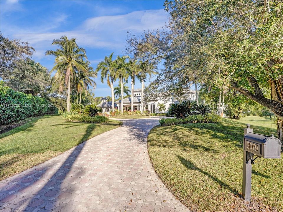 For Sale: $5,179,000 (6 beds, 6 baths, 7488 Square Feet)