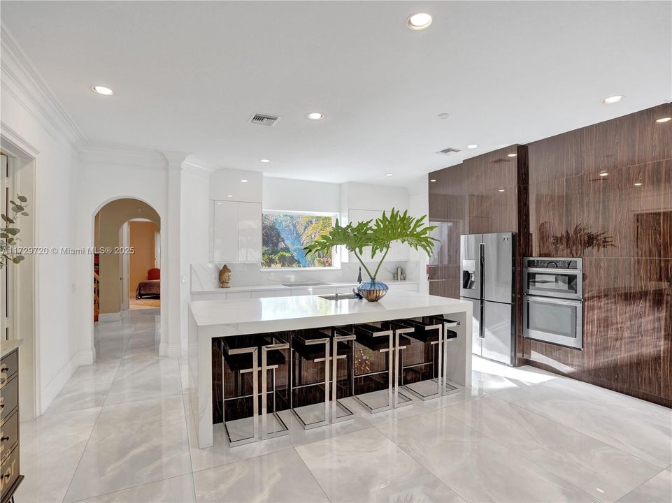 For Sale: $5,179,000 (6 beds, 6 baths, 7488 Square Feet)