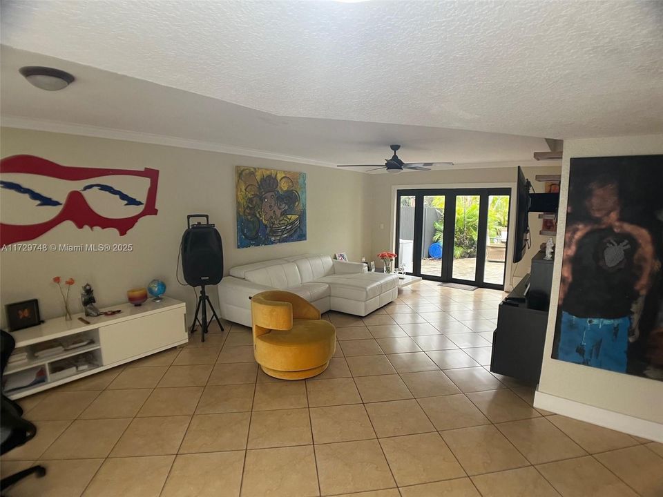 Recently Sold: $599,000 (3 beds, 2 baths, 1680 Square Feet)