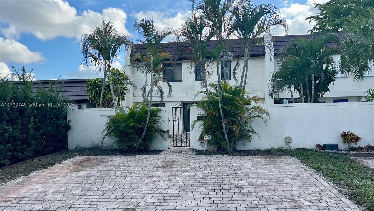 Recently Sold: $599,000 (3 beds, 2 baths, 1680 Square Feet)