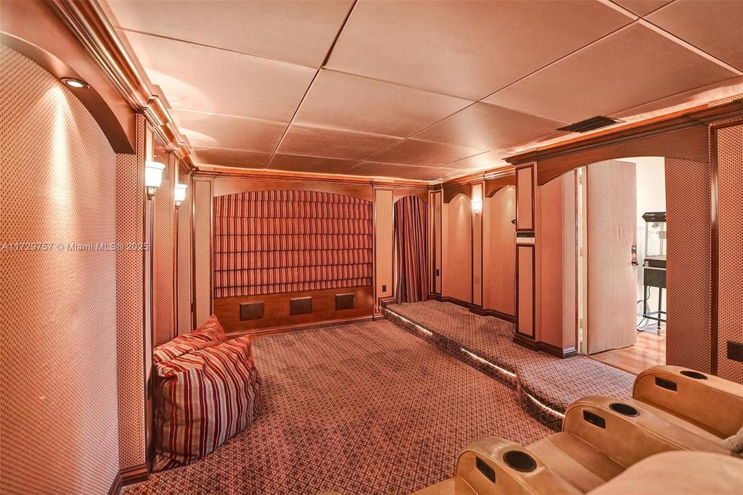 For Rent: $14,500 (4 beds, 3 baths, 5038 Square Feet)