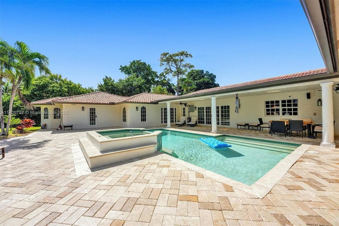 For Rent: $14,500 (4 beds, 3 baths, 5038 Square Feet)