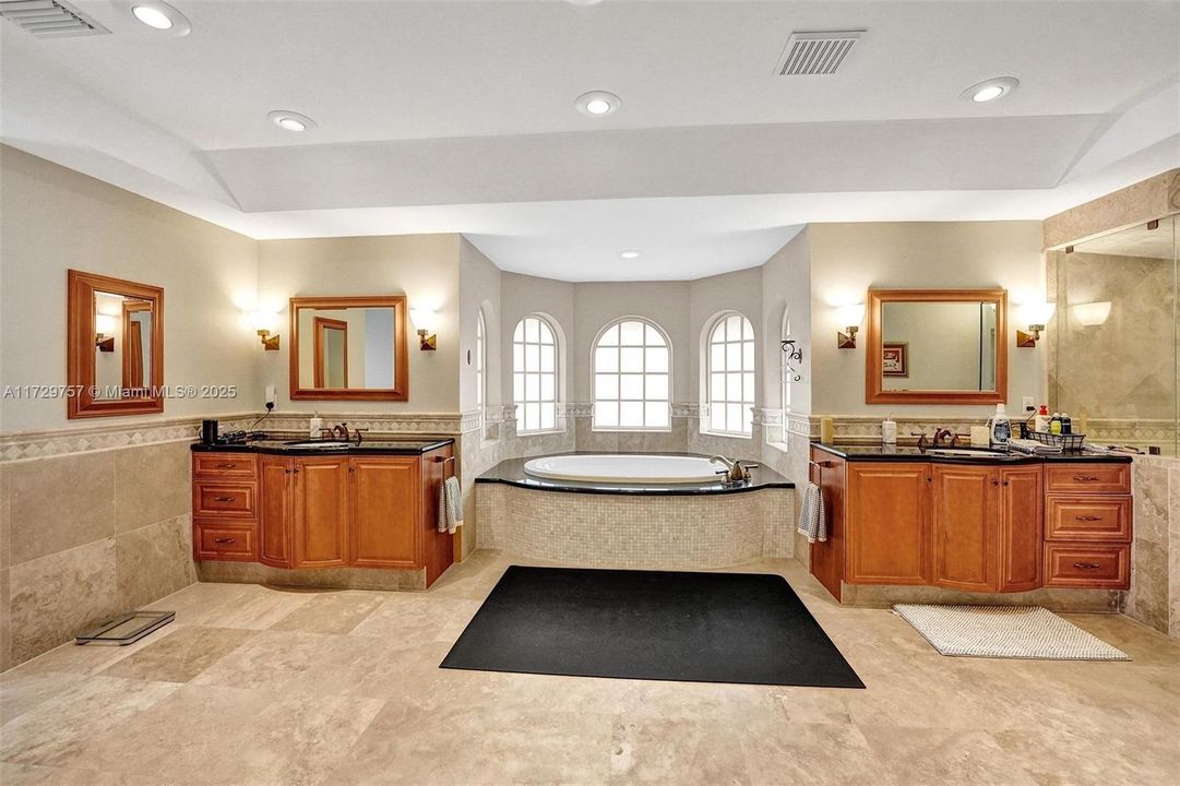 For Rent: $14,500 (4 beds, 3 baths, 5038 Square Feet)