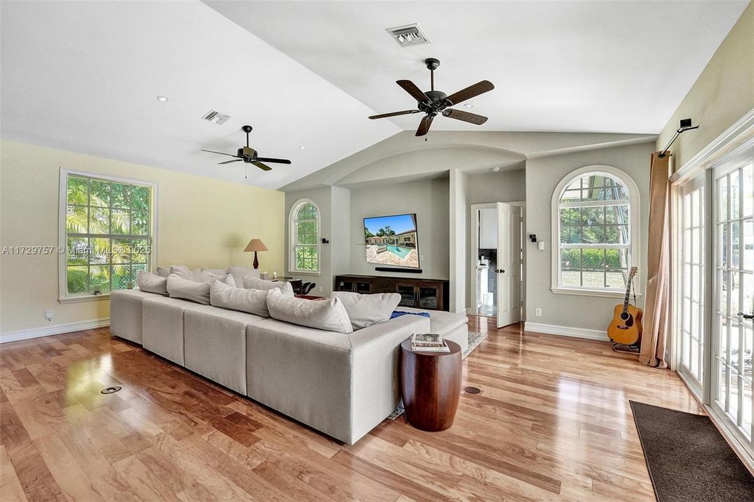 For Rent: $14,500 (4 beds, 3 baths, 5038 Square Feet)