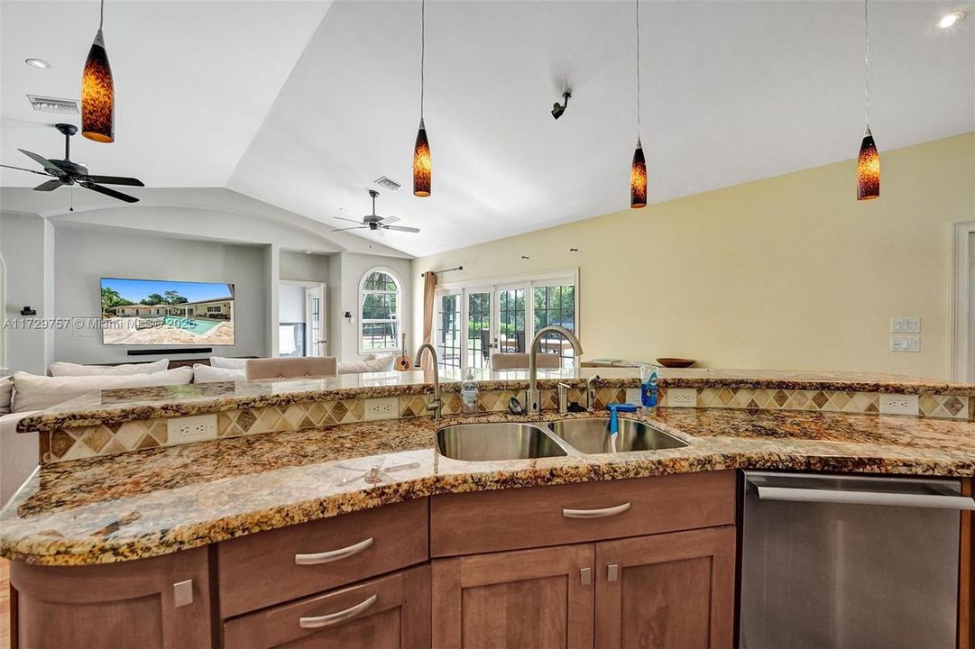 For Rent: $14,500 (4 beds, 3 baths, 5038 Square Feet)