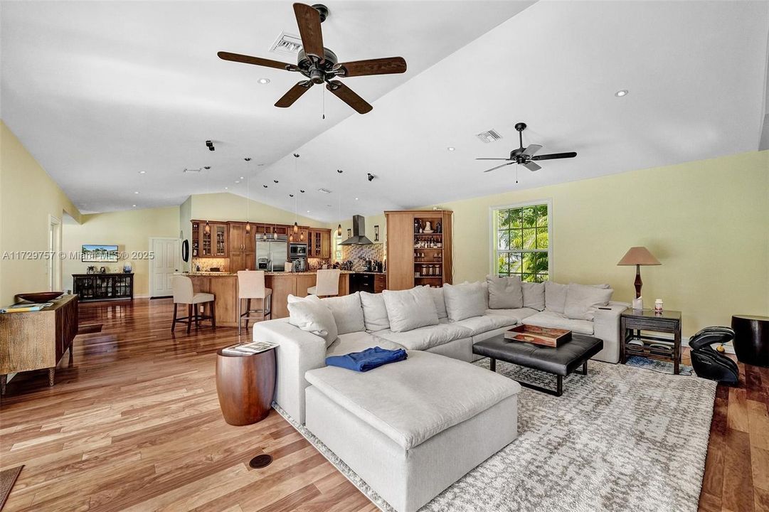 For Rent: $14,500 (4 beds, 3 baths, 5038 Square Feet)