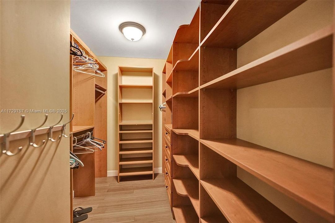 For Rent: $14,500 (4 beds, 3 baths, 5038 Square Feet)