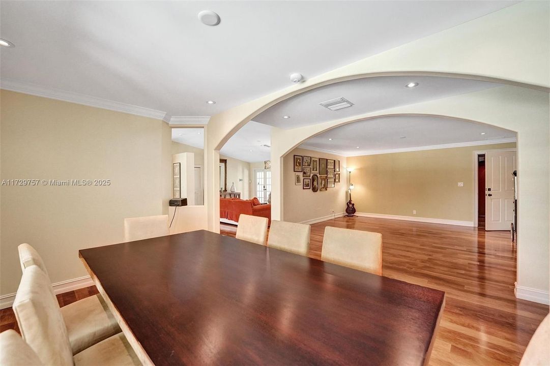 For Rent: $14,500 (4 beds, 3 baths, 5038 Square Feet)