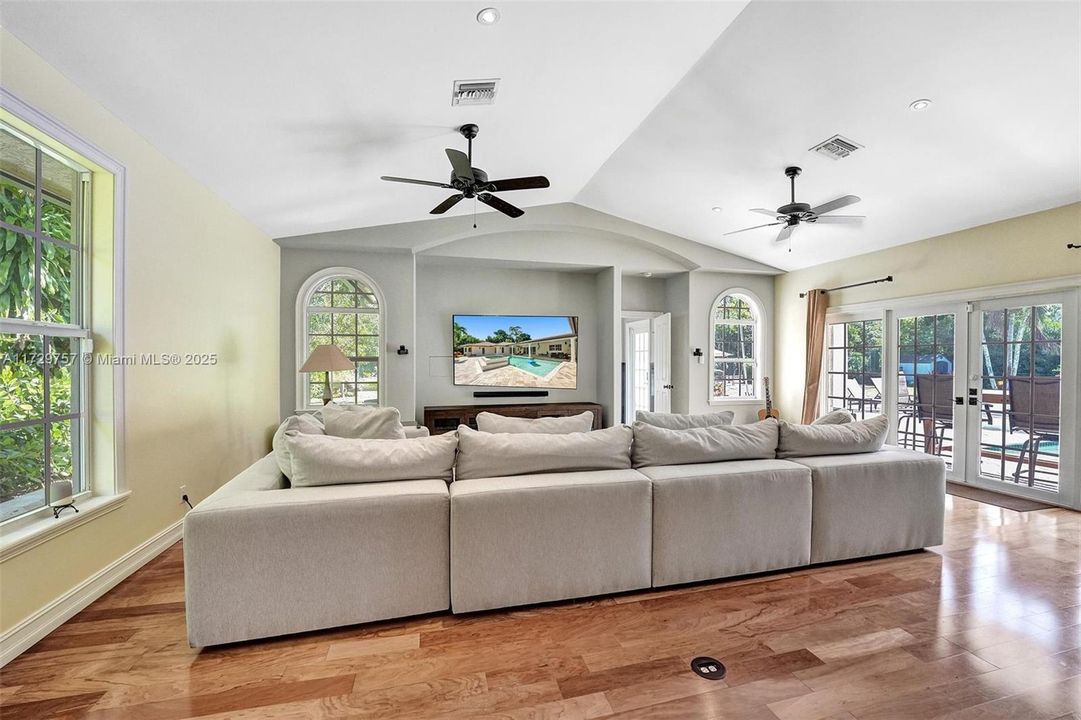 For Rent: $14,500 (4 beds, 3 baths, 5038 Square Feet)