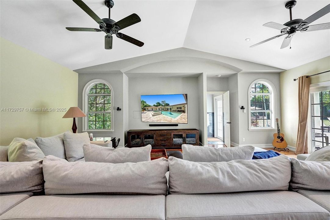 For Rent: $14,500 (4 beds, 3 baths, 5038 Square Feet)