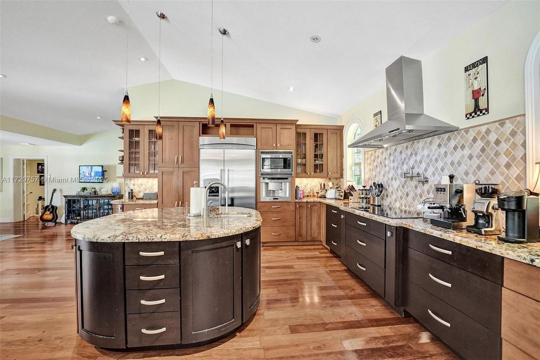 For Rent: $14,500 (4 beds, 3 baths, 5038 Square Feet)