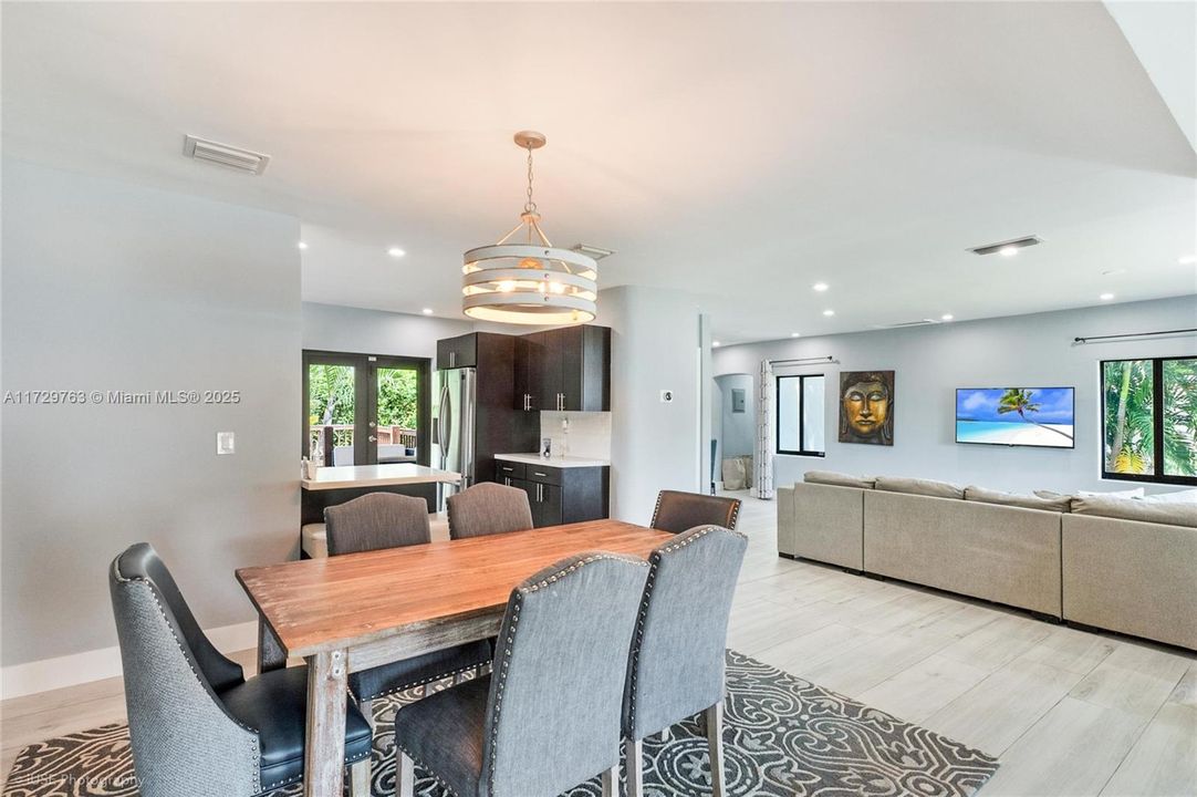 待售: $1,250,000 (4 贝兹, 3 浴室, 1774 平方英尺)