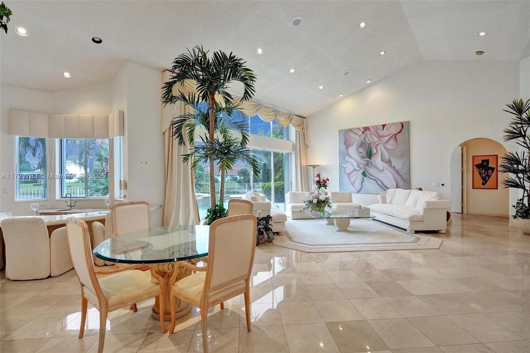 最近售出: $1,279,000 (4 贝兹, 3 浴室, 3413 平方英尺)