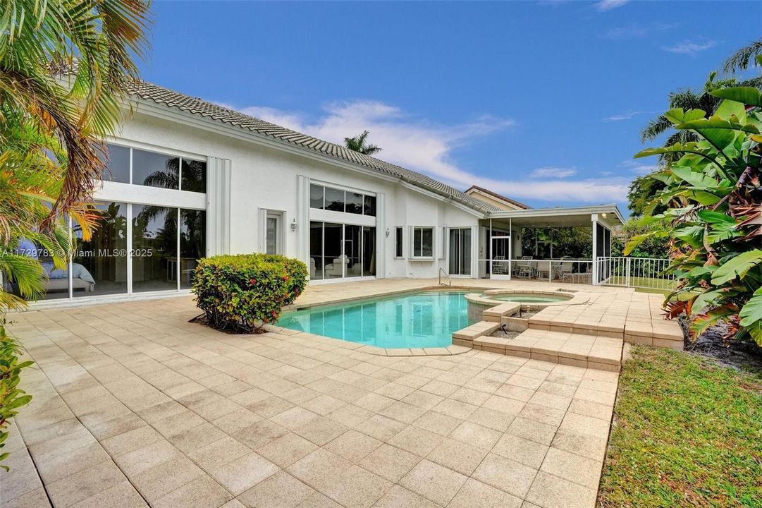 最近售出: $1,279,000 (4 贝兹, 3 浴室, 3413 平方英尺)