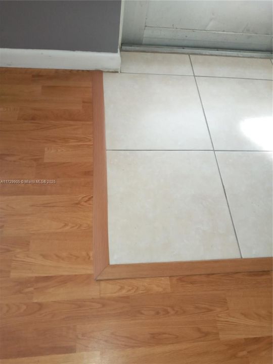 For Sale: $79,500 (1 beds, 1 baths, 702 Square Feet)