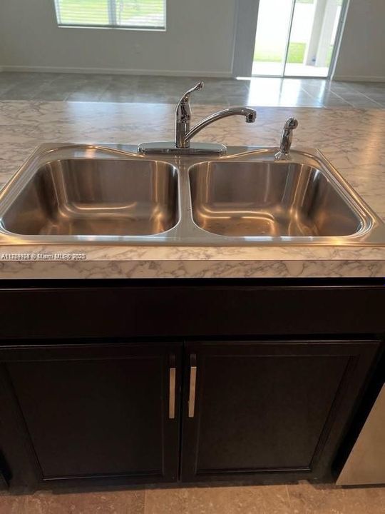 最近租的: $2,600 (4 贝兹, 2 浴室, 1934 平方英尺)