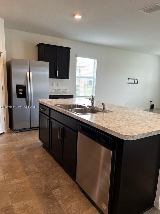 最近租的: $2,600 (4 贝兹, 2 浴室, 1934 平方英尺)