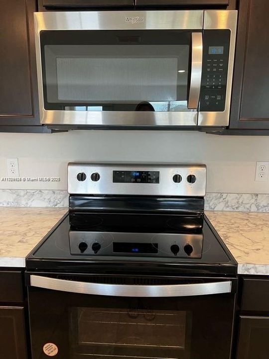 最近租的: $2,600 (4 贝兹, 2 浴室, 1934 平方英尺)