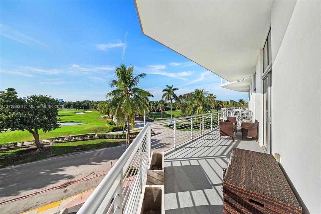 Недавно продано: $1,180,000 (2 спален, 2 ванн, 1450 Квадратных фут)