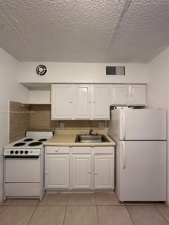 Под контрактом: $1,300 (1 спален, 1 ванн, 500 Квадратных фут)