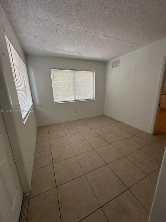 Под контрактом: $1,300 (1 спален, 1 ванн, 500 Квадратных фут)